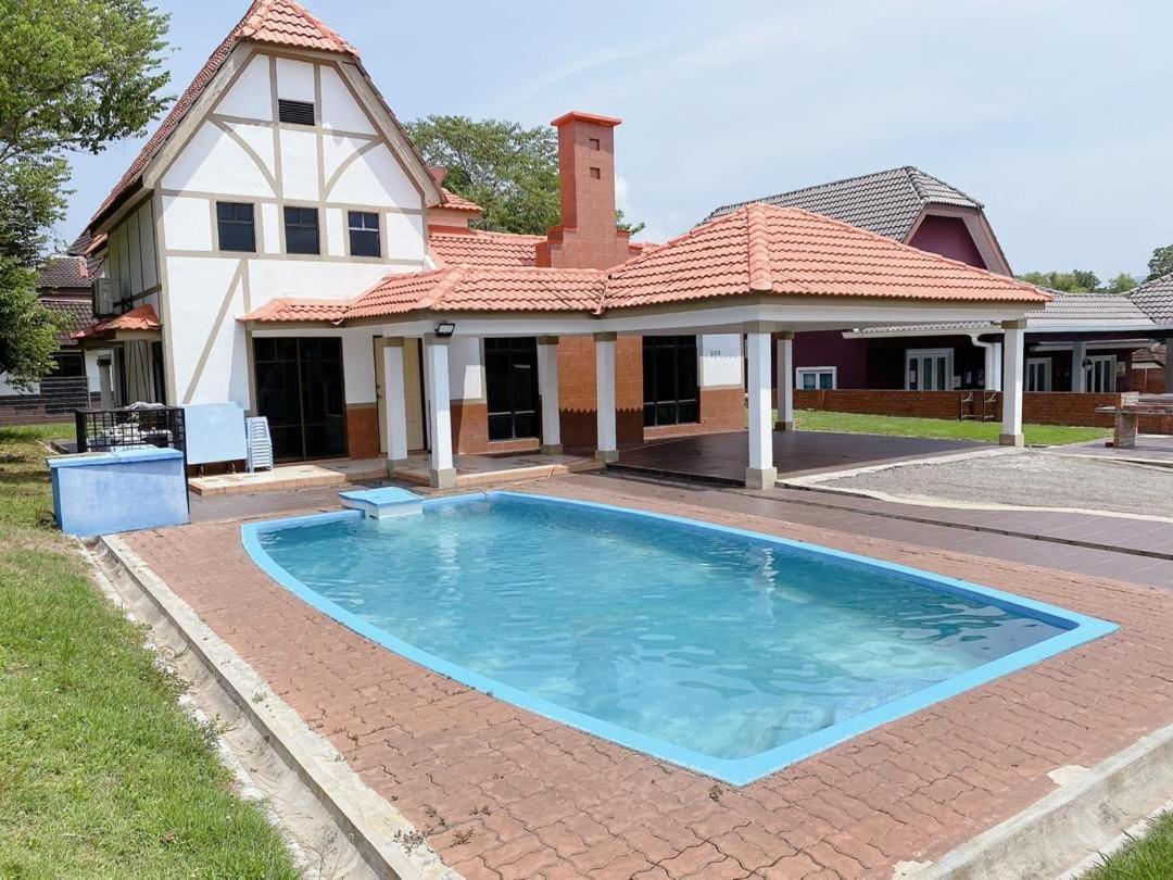 Villa With Private Swimming Pool Malacca Kültér fotó