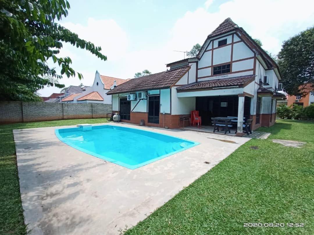 Villa With Private Swimming Pool Malacca Kültér fotó